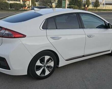 Белый Хендай Ioniq, объемом двигателя 0 л и пробегом 148 тыс. км за 12950 $, фото 3 на Automoto.ua