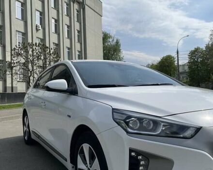 Белый Хендай Ioniq, объемом двигателя 0 л и пробегом 102 тыс. км за 13000 $, фото 3 на Automoto.ua