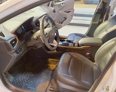 Білий Хендай Ioniq, об'ємом двигуна 0 л та пробігом 132 тис. км за 12300 $, фото 9 на Automoto.ua