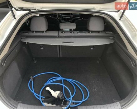 Белый Хендай Ioniq, объемом двигателя 0 л и пробегом 94 тыс. км за 18999 $, фото 15 на Automoto.ua