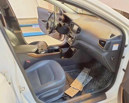 Білий Хендай Ioniq, об'ємом двигуна 0 л та пробігом 132 тис. км за 12300 $, фото 13 на Automoto.ua