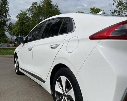 Белый Хендай Ioniq, объемом двигателя 0 л и пробегом 102 тыс. км за 13000 $, фото 12 на Automoto.ua
