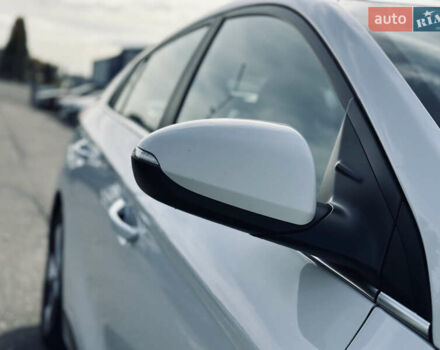 Белый Хендай Ioniq, объемом двигателя 0 л и пробегом 186 тыс. км за 12500 $, фото 7 на Automoto.ua