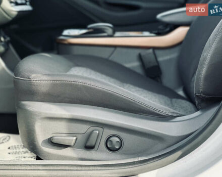 Белый Хендай Ioniq, объемом двигателя 0 л и пробегом 186 тыс. км за 12500 $, фото 32 на Automoto.ua