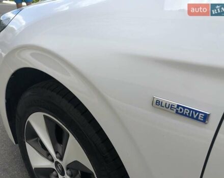 Белый Хендай Ioniq, объемом двигателя 0 л и пробегом 94 тыс. км за 18999 $, фото 21 на Automoto.ua