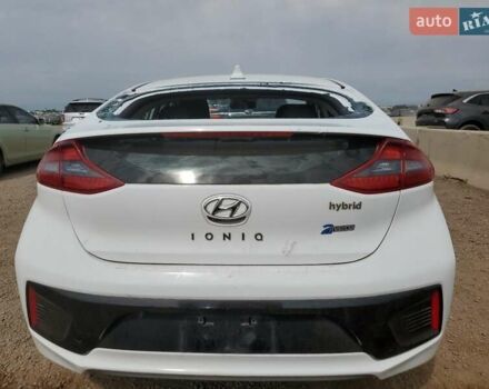 Белый Хендай Ioniq, объемом двигателя 1.58 л и пробегом 150 тыс. км за 3000 $, фото 5 на Automoto.ua