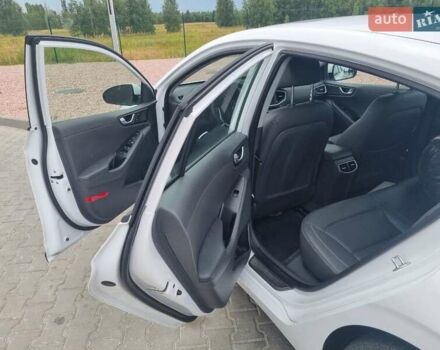 Белый Хендай Ioniq, объемом двигателя 0 л и пробегом 80 тыс. км за 12500 $, фото 14 на Automoto.ua
