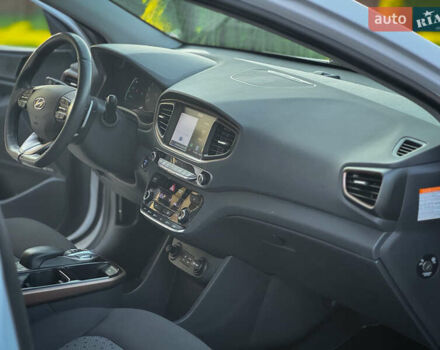 Білий Хендай Ioniq, об'ємом двигуна 0 л та пробігом 165 тис. км за 11900 $, фото 53 на Automoto.ua