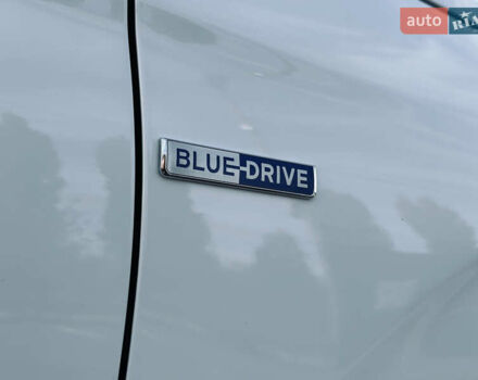 Белый Хендай Ioniq, объемом двигателя 0 л и пробегом 186 тыс. км за 12500 $, фото 8 на Automoto.ua