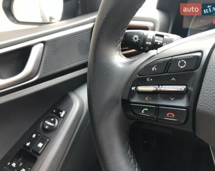 Белый Хендай Ioniq, объемом двигателя 0 л и пробегом 94 тыс. км за 18999 $, фото 8 на Automoto.ua