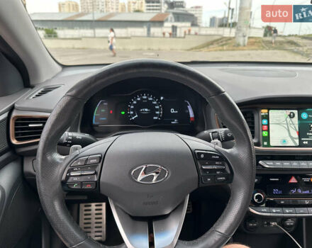 Белый Хендай Ioniq, объемом двигателя 0 л и пробегом 165 тыс. км за 12000 $, фото 18 на Automoto.ua