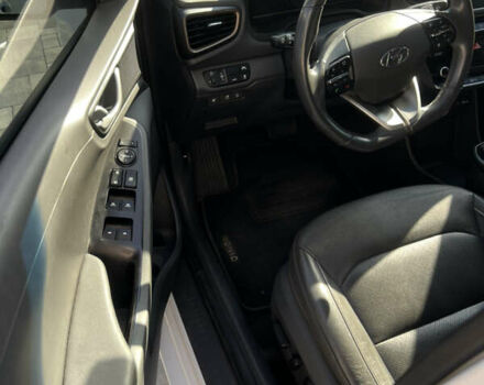 Белый Хендай Ioniq, объемом двигателя 0 л и пробегом 150 тыс. км за 11900 $, фото 9 на Automoto.ua