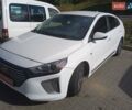 Белый Хендай Ioniq, объемом двигателя 1.58 л и пробегом 305 тыс. км за 12500 $, фото 4 на Automoto.ua