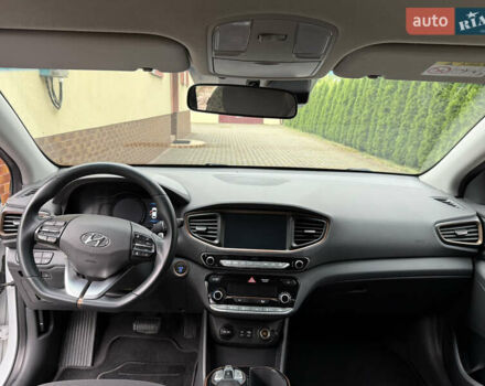 Білий Хендай Ioniq, об'ємом двигуна 0 л та пробігом 117 тис. км за 11900 $, фото 18 на Automoto.ua