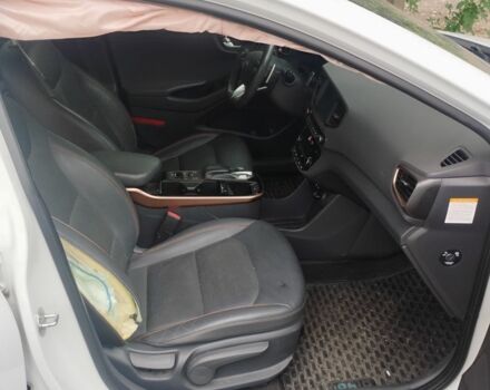 Белый Хендай Ioniq, объемом двигателя 0 л и пробегом 120 тыс. км за 9000 $, фото 2 на Automoto.ua