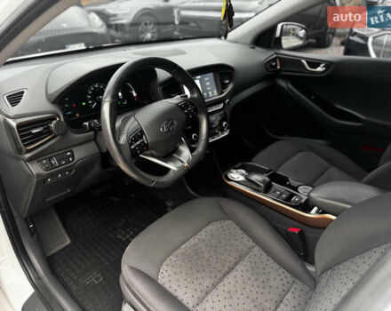 Белый Хендай Ioniq, объемом двигателя 0 л и пробегом 118 тыс. км за 10750 $, фото 6 на Automoto.ua