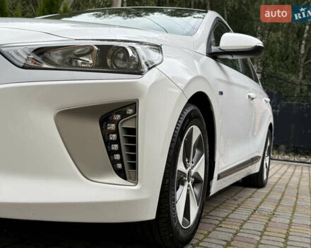 Білий Хендай Ioniq, об'ємом двигуна 0 л та пробігом 117 тис. км за 11900 $, фото 4 на Automoto.ua