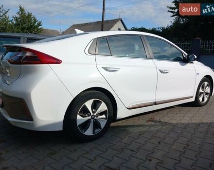 Білий Хендай Ioniq, об'ємом двигуна 0 л та пробігом 105 тис. км за 13700 $, фото 4 на Automoto.ua