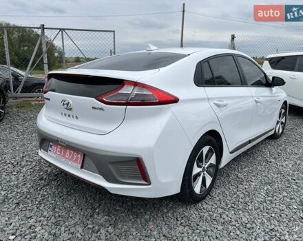 Білий Хендай Ioniq, об'ємом двигуна 0 л та пробігом 96 тис. км за 12599 $, фото 4 на Automoto.ua
