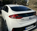Белый Хендай Ioniq, объемом двигателя 1.58 л и пробегом 131 тыс. км за 13200 $, фото 3 на Automoto.ua
