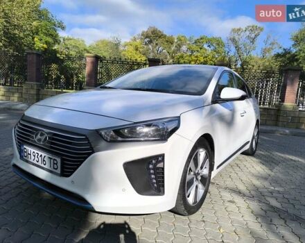 Хендай Ioniq 2017 в Одессе на Automoto.ua Белый Хендай Ioniq, объемом двигателя 1.6 л и пробегом 92 тыс. км за 12888 $, фото 30 на Automoto.ua