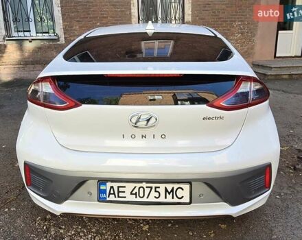 Хендай Ioniq 2017 в Кривом Роге на Automoto.ua Белый Хендай Ioniq, объемом двигателя 0 л и пробегом 69 тыс. км за 15900 $, фото 7 на Automoto.ua