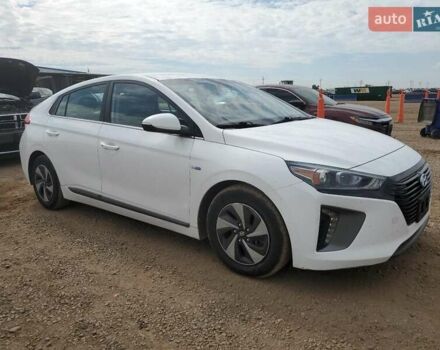 Белый Хендай Ioniq, объемом двигателя 1.58 л и пробегом 150 тыс. км за 3000 $, фото 3 на Automoto.ua