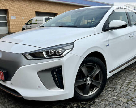 Білий Хендай Ioniq, об'ємом двигуна 0 л та пробігом 80 тис. км за 14800 $, фото 4 на Automoto.ua