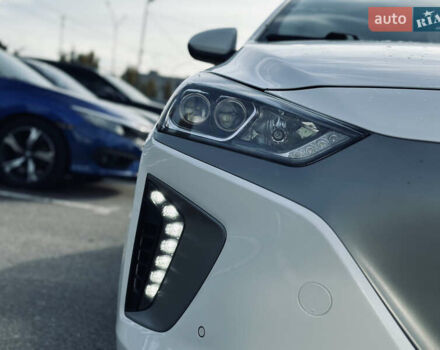 Белый Хендай Ioniq, объемом двигателя 0 л и пробегом 186 тыс. км за 12500 $, фото 5 на Automoto.ua