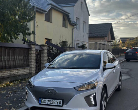 Белый Хендай Ioniq, объемом двигателя 0 л и пробегом 91 тыс. км за 12300 $, фото 2 на Automoto.ua