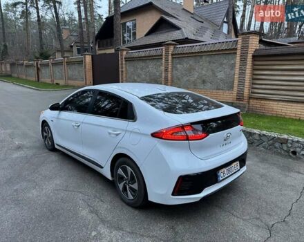 Білий Хендай Ioniq, об'ємом двигуна 1.58 л та пробігом 144 тис. км за 14500 $, фото 4 на Automoto.ua