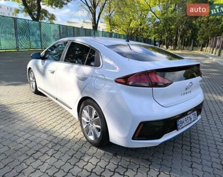 Хендай Ioniq 2017 в Одессе на Automoto.ua Белый Хендай Ioniq, объемом двигателя 1.6 л и пробегом 92 тыс. км за 12888 $, фото 39 на Automoto.ua