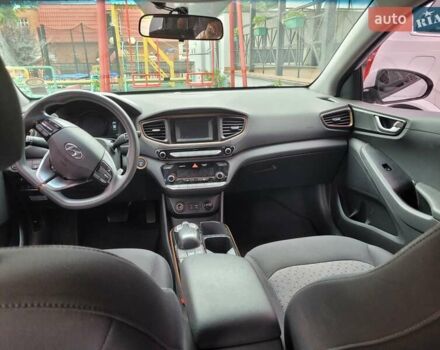 Білий Хендай Ioniq, об'ємом двигуна 0 л та пробігом 71 тис. км за 12200 $, фото 3 на Automoto.ua