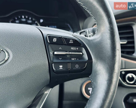 Белый Хендай Ioniq, объемом двигателя 0 л и пробегом 186 тыс. км за 12500 $, фото 53 на Automoto.ua