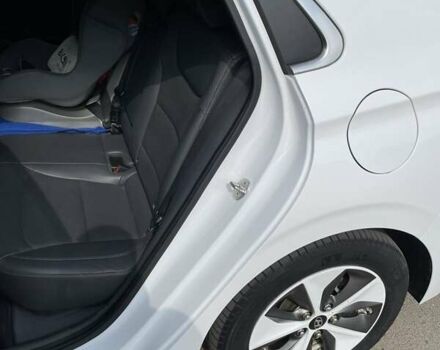 Белый Хендай Ioniq, объемом двигателя 0 л и пробегом 102 тыс. км за 13000 $, фото 30 на Automoto.ua