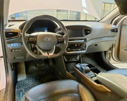 Білий Хендай Ioniq, об'ємом двигуна 0 л та пробігом 132 тис. км за 12300 $, фото 10 на Automoto.ua