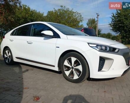 Білий Хендай Ioniq, об'ємом двигуна 0 л та пробігом 105 тис. км за 13700 $, фото 1 на Automoto.ua