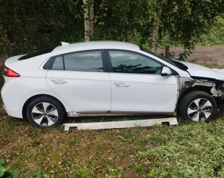 Белый Хендай Ioniq, объемом двигателя 0 л и пробегом 120 тыс. км за 9000 $, фото 7 на Automoto.ua