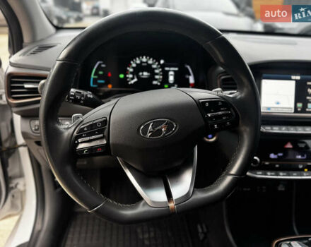 Белый Хендай Ioniq, объемом двигателя 0 л и пробегом 118 тыс. км за 10750 $, фото 13 на Automoto.ua