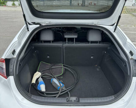 Белый Хендай Ioniq, объемом двигателя 0 л и пробегом 165 тыс. км за 12000 $, фото 7 на Automoto.ua