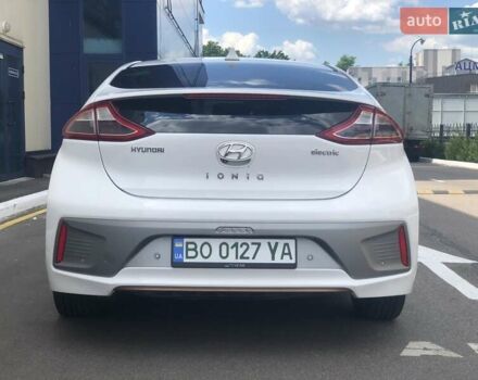 Белый Хендай Ioniq, объемом двигателя 0 л и пробегом 94 тыс. км за 18999 $, фото 26 на Automoto.ua