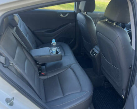 Білий Хендай Ioniq, об'ємом двигуна 0 л та пробігом 118 тис. км за 12999 $, фото 8 на Automoto.ua