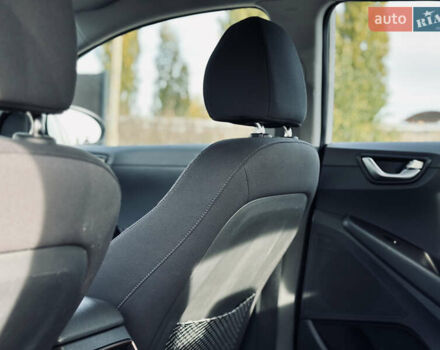 Белый Хендай Ioniq, объемом двигателя 0 л и пробегом 186 тыс. км за 12500 $, фото 20 на Automoto.ua