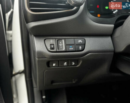 Белый Хендай Ioniq, объемом двигателя 0 л и пробегом 118 тыс. км за 10750 $, фото 11 на Automoto.ua