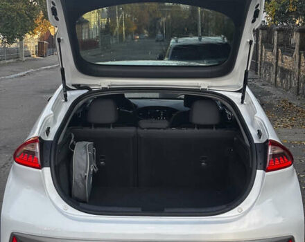 Белый Хендай Ioniq, объемом двигателя 0 л и пробегом 91 тыс. км за 12300 $, фото 5 на Automoto.ua