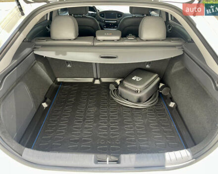 Белый Хендай Ioniq, объемом двигателя 0 л и пробегом 87 тыс. км за 17000 $, фото 19 на Automoto.ua