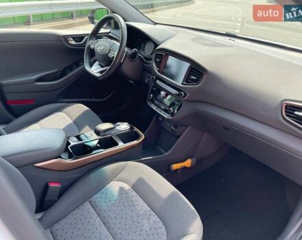 Білий Хендай Ioniq, об'ємом двигуна 0 л та пробігом 158 тис. км за 12700 $, фото 23 на Automoto.ua