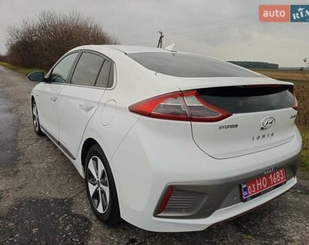 Белый Хендай Ioniq, объемом двигателя 0 л и пробегом 118 тыс. км за 11850 $, фото 4 на Automoto.ua