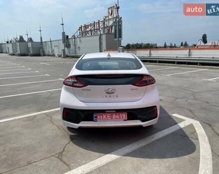 Білий Хендай Ioniq, об'ємом двигуна 0 л та пробігом 158 тис. км за 12700 $, фото 3 на Automoto.ua