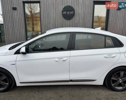 Белый Хендай Ioniq, объемом двигателя 0 л и пробегом 156 тыс. км за 11600 $, фото 5 на Automoto.ua